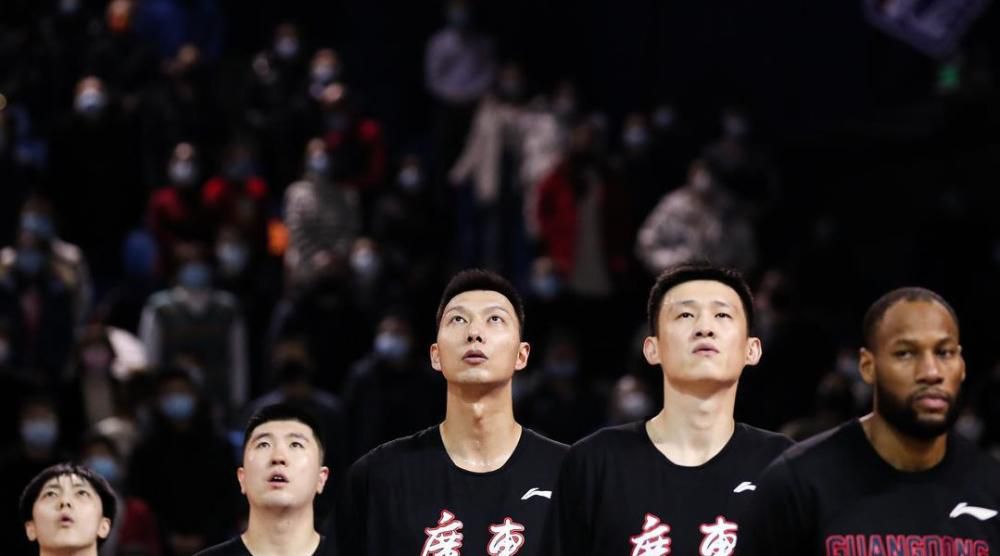 最初他应当是感激刘邦的知遇之恩的，我也以为他是毫无背叛之心的，可是一把宝剑锋铓毕露，不但会刺伤他人，更会刺伤本身，刘邦多疑、摸索，还把人家韩信一贬再贬，最后他有无谋反之心，就不得而知了。